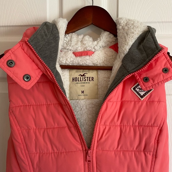 Hollister California hot pink hooded Sherpa lined puffer vest size medium. - Picture 2 of 10